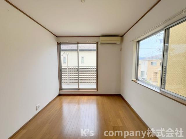 ◎高座郡寒川町中瀬　中古戸建の洋室|洋室6帖◇バルコニーに出入りができるお部屋◇お子様のお部屋におすすめです◇