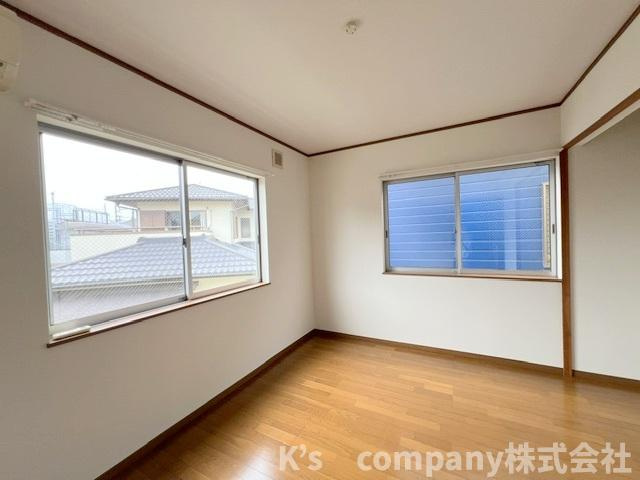 ◎高座郡寒川町中瀬　中古戸建の洋室|納戸6帖◇2面採光で明るいお部屋です◇