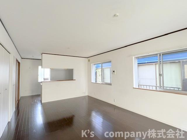 ◎高座郡寒川町中瀬　中古戸建の居間・リビング|リビングはゆったりとした広さの18帖◇