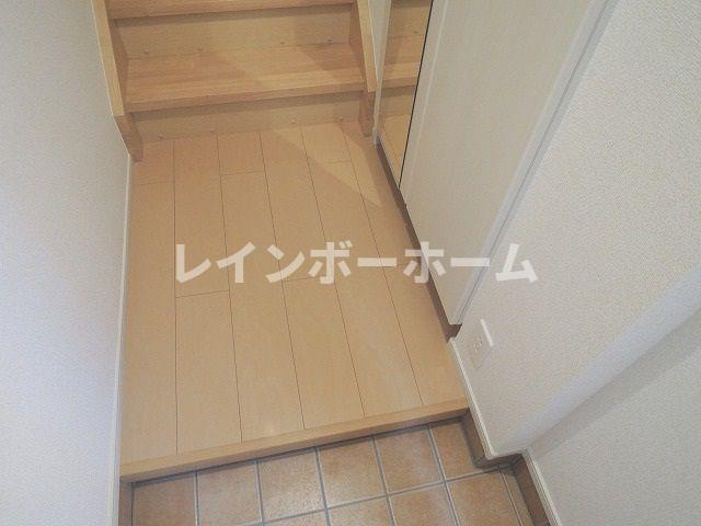 ミニョン・壱番館の玄関