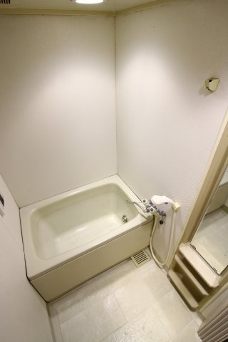 ベルトピア塩屋Iの浴室