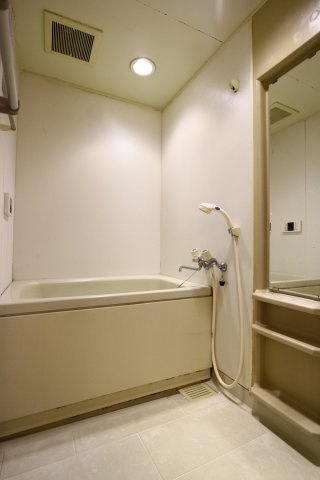 ベルトピア塩屋Iの浴室
