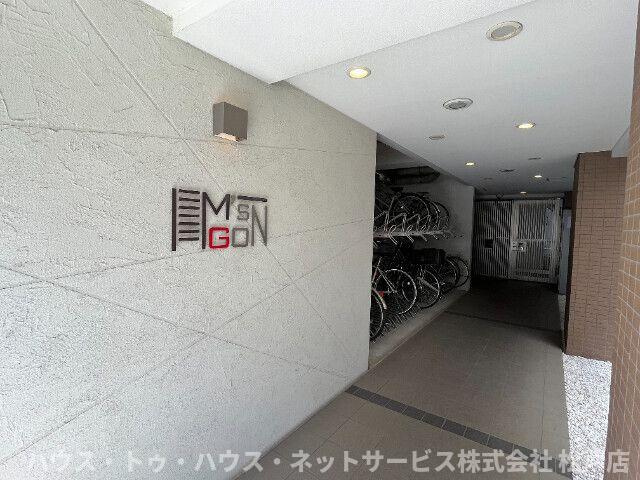 M's-GONのエントランス