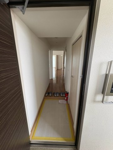 コンフォート北谷桃原パークサイド　401号室の玄関