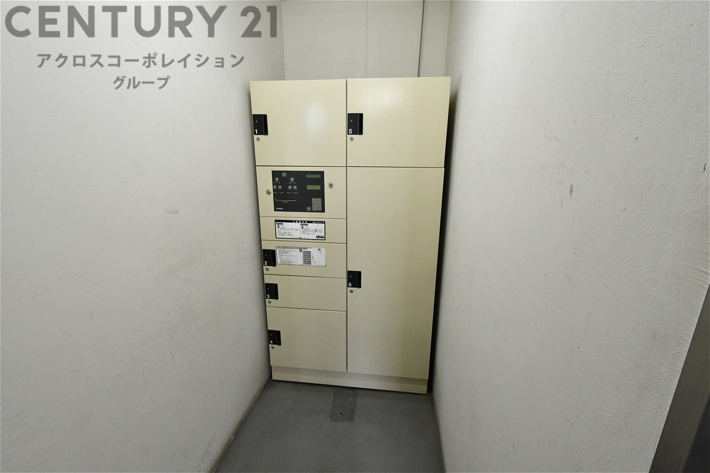 宅配ボックスは荷物の受け取りや配達が便利で安全です。不在時でも荷物が確保され、盗難や損傷のリスクが減少。受け取り時間の柔軟性が向上。外出先からでも荷物の受け取りや預けが可能となります。