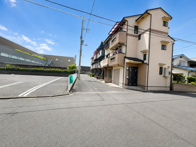 深草平田町の前面道路含む現地写真|※掲載写真はプライベート保護の為、家具・調度品をCG処理で削除しています。
