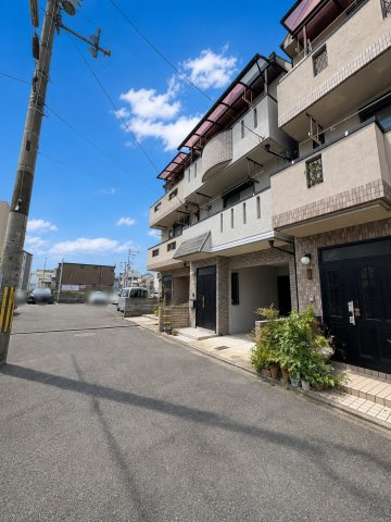 深草平田町の前面道路含む現地写真|※掲載写真はプライベート保護の為、家具・調度品をCG処理で削除しています。
