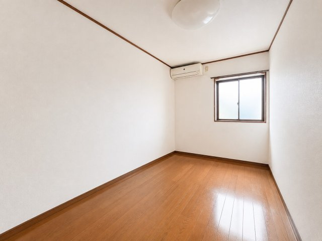 深草平田町の洋室|※掲載写真はプライベート保護の為、家具・調度品をCG処理で削除しています。
