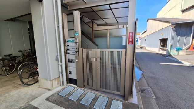ファーストローズのエントランス|★駐輪場★