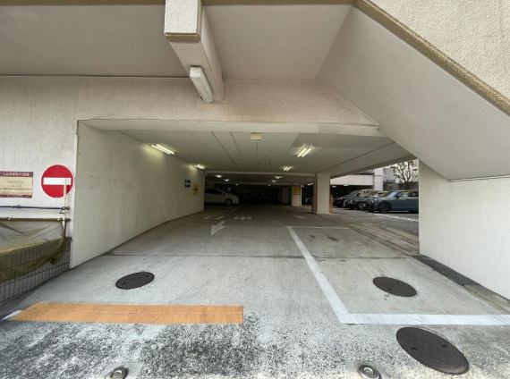 アビータミオ神戸岡本の駐車場