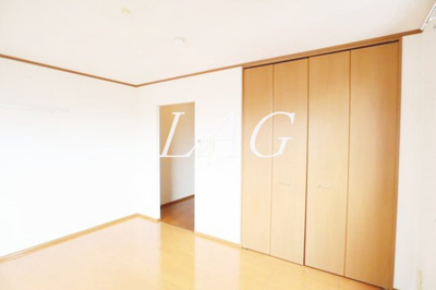 【居間・リビング】 | ラヴィール | 洋室のお部屋です。