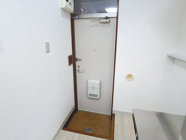 ルナハイツ東原の玄関|サンプル写真になります。