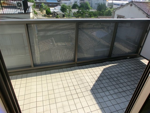 エバーグリーン若江岩田のバルコニー