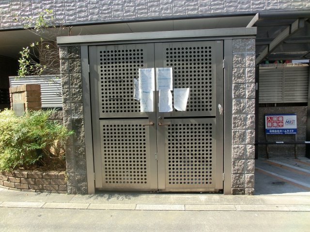 エバーグリーン若江岩田のエントランス