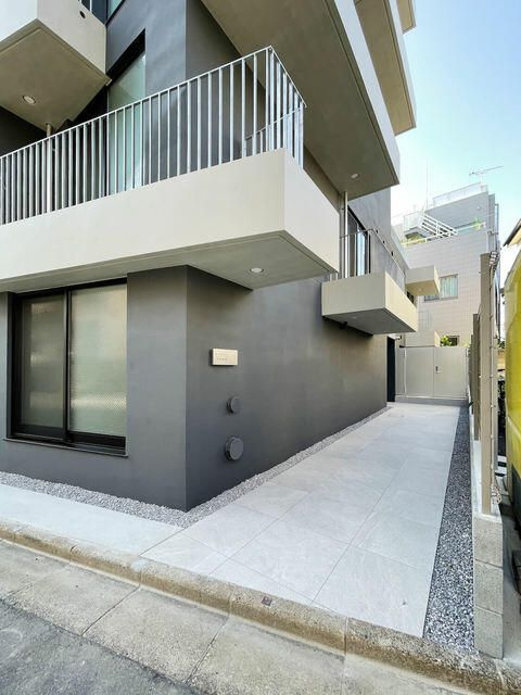 ＰＩＥＮＺＡ　中野新橋のエントランス
