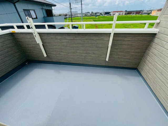 【いろどりアイタウン】　栃木市大宮町　22-P2　全3邸のバルコニー|〇３号棟　バルコニー〇
広々バルコニー！お洗濯物を乾かす強い味方になります♪
2026年7月撮影