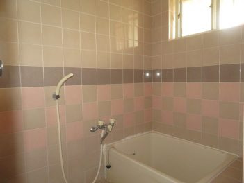 松山市溝辺町　中古戸建　３ＬＤＫの浴室