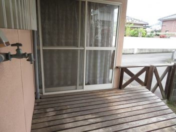 松山市溝辺町　中古戸建　３ＬＤＫのバルコニー