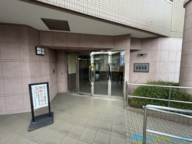 レクセルガーデン鶴巻温泉のエントランス