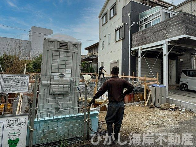 平塚市榎木町　新築戸建　全２棟の外観|7月17日撮影　建築中　現地外観