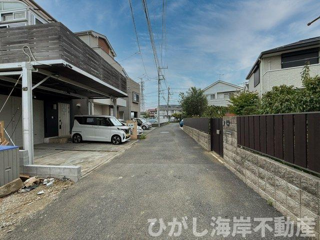 平塚市榎木町　新築戸建　全２棟の前面道路含む現地写真|7月17日撮影　建築中　現地外観