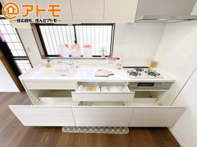 【キッチン】 | 三島市錦が丘　中古一戸建て | 設備充実♪お手入れらくらく♪収納豊富♪使い勝手の良いキッチンです！