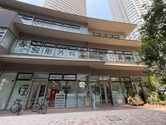 ザ・パークハウス西新宿タワー60の周辺|隣のマンション2階に整形外科と耳鼻咽喉科が入っています。