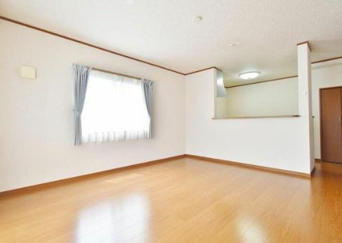 【中古】川越市萱沼リフォーム中古住宅の居間・リビング|15.5帖のLDKです！