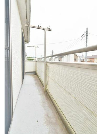 【中古】川越市萱沼リフォーム中古住宅のバルコニー|陽当り良好なワイドバルコニー