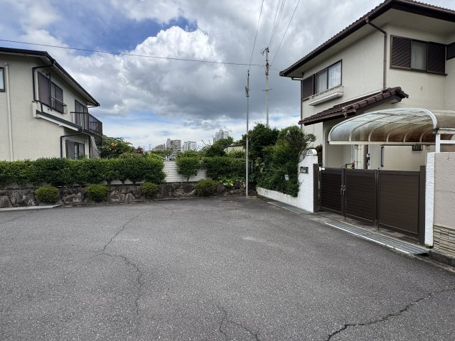 神戸市西区春日台８丁目戸建ての前面道路含む現地写真