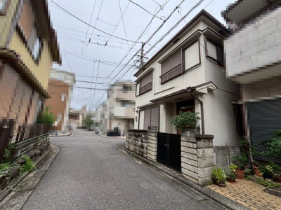 【前面道路含む現地写真】 | 上野芝向ヶ丘町　売土地 | 現況でお渡し、建築条件なしです！そのまま使うも良し、お好きな家を建て直すも良しです♪