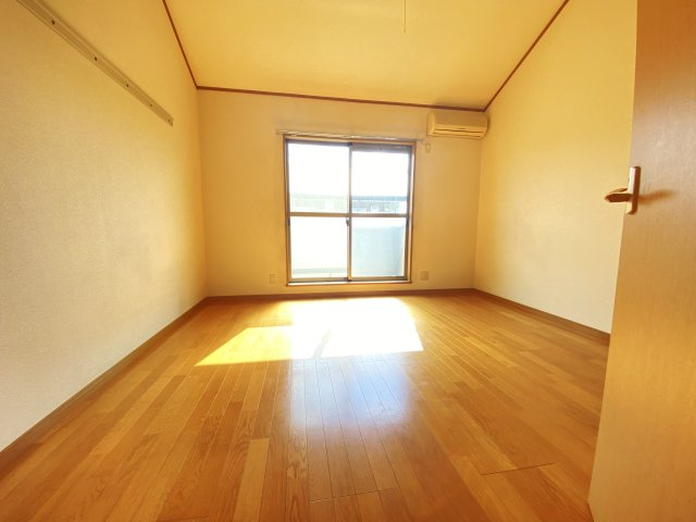 ネオメゾン小山の居間・リビング