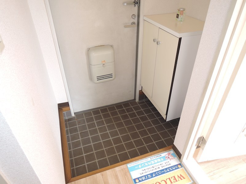 ハイツシャラの玄関