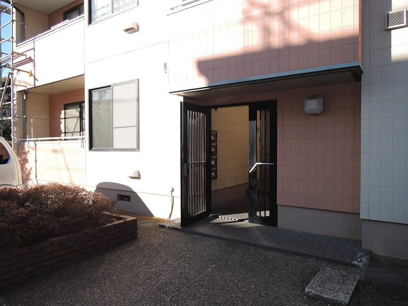 ハイツシャラのエントランス