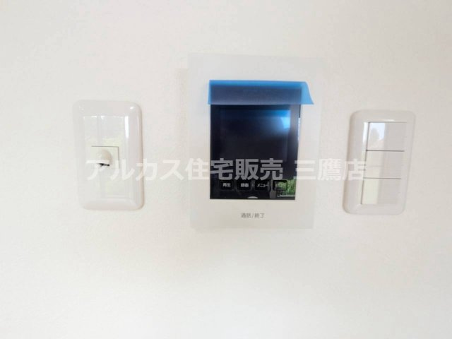 西武新宿線 小平駅 14分 中古戸建 小平市大沼町2丁目のセキュリティ| モニター付きインターホンを備え、室内から来訪者を確認できます。