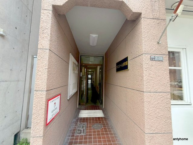 ラパンジール京町堀のエントランス