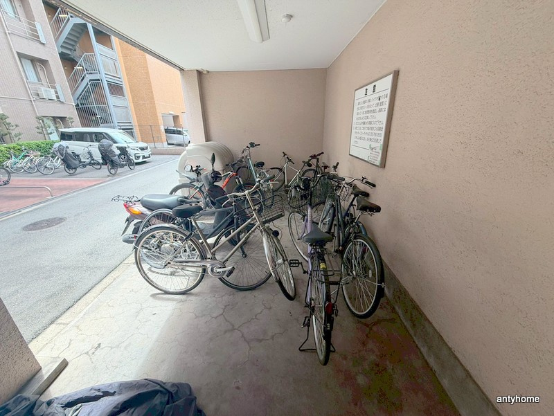 ラパンジール京町堀の駐車場
