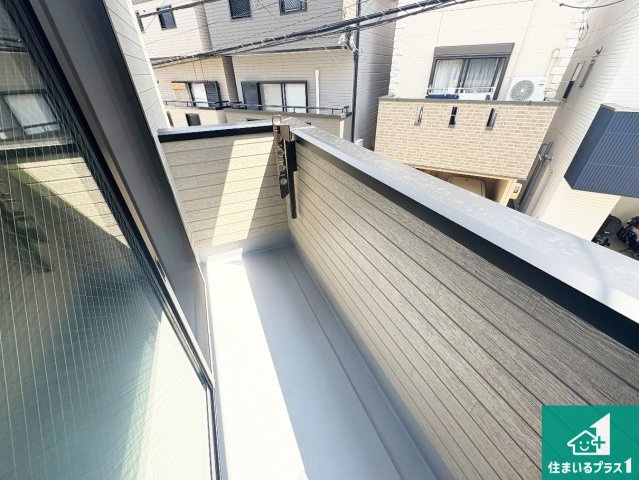12日(土)13日(日)現地ご見学可能！　摂津市浜町　限定1邸のバルコニー|ワイドバルコニーは洗濯物を干すスペースが広いのでご家族が多くても安心！