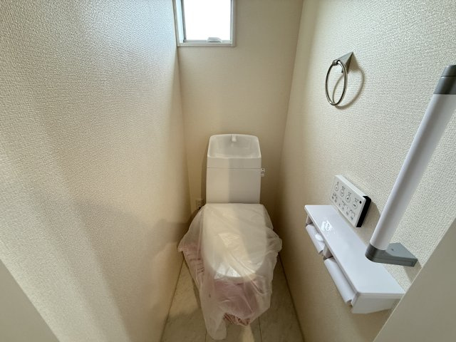 リーブルガーデンS第18渋川金井　3号棟のトイレ|【イメージ写真】2階トイレです。清潔感のある白を基調としています。