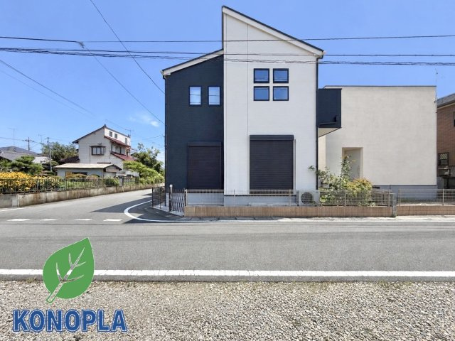 【中古戸建】行田市富士見町2丁目の外観|■外観｜シャープなデザインが印象的な洗練された外観。格調高く、優雅さ漂う素敵な仕様です♪