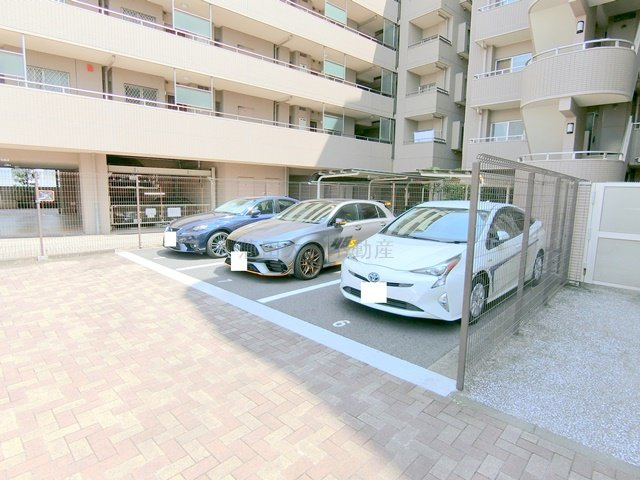 コンセール大森山王壱番館の駐車場