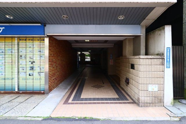 東光苑マンションのエントランス