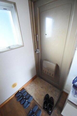 伴野コーポの玄関