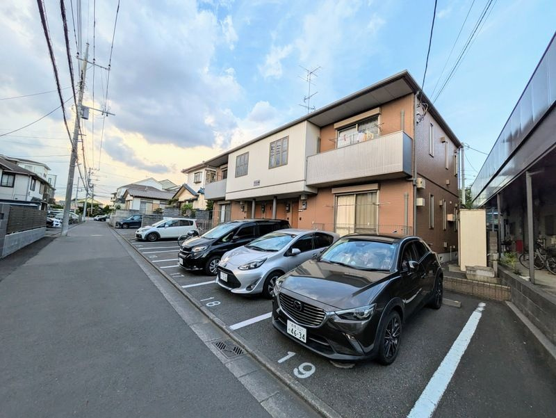 さいたま市南区大字大谷口のアパートの駐車場