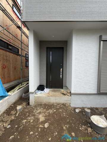 伊勢原市三ノ宮　新築戸建　全3棟2号棟の玄関