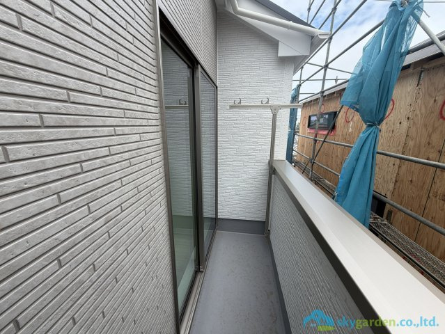 伊勢原市三ノ宮　新築戸建　全3棟2号棟のバルコニー