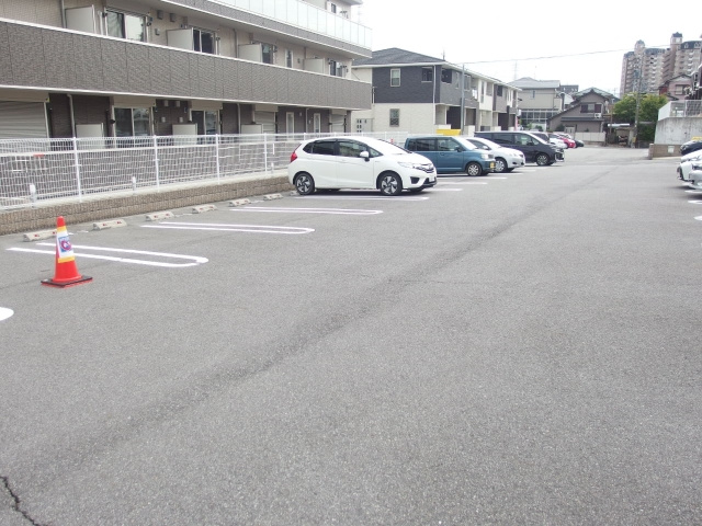 グリーンシティ竜美Kの駐車場