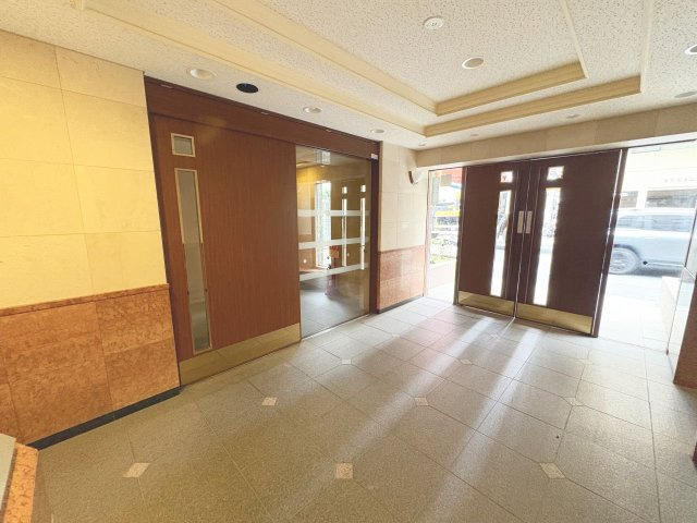 クレストフォルム葛西（7階部分）/仲介手数料無料／内装新規フルリノベーションのエントランス