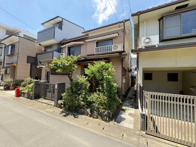 下津林前泓町の外観|バルコニーは南西向きに面しております。（R8.7撮影）