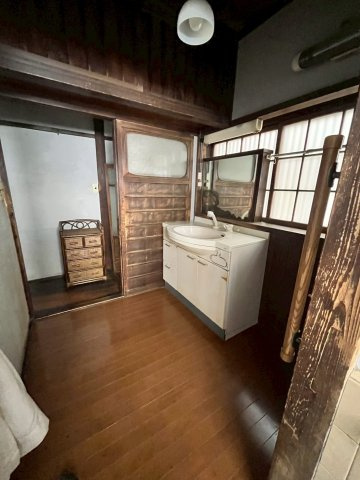 神田店舗付住居のトイレ